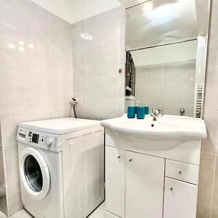 Cosy Holidays - Beach, Bars & Food At 10min Walk *