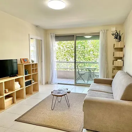 Cosy Holidays - Beach, Bars & Food At 10min Walk