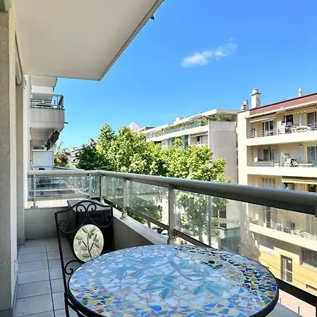 Cosy Holidays - Beach, Bars & Food At 10min Walk