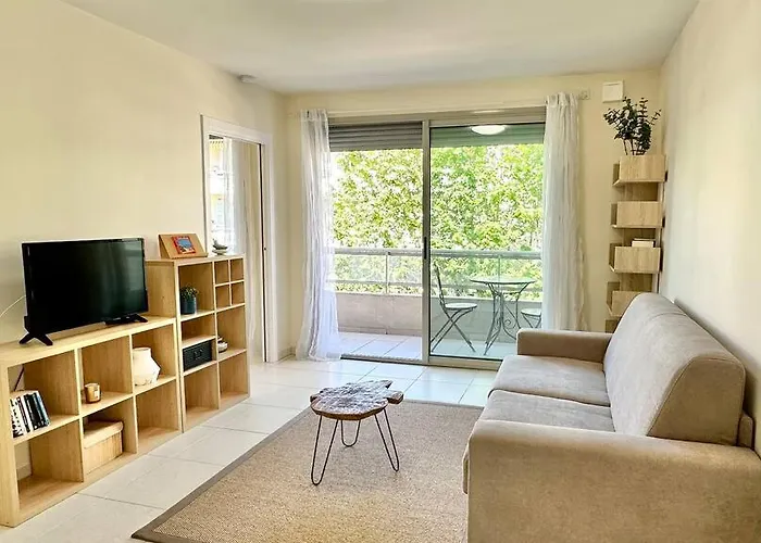 Cosy Holidays - Beach, Bars & Food At 10min Walk