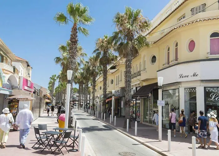 Cosy Holidays - Beach, Bars & Food At 10min Walk Антиб