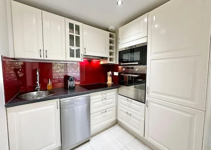 Cosy Holidays - Beach, Bars & Food At 10min Walk *