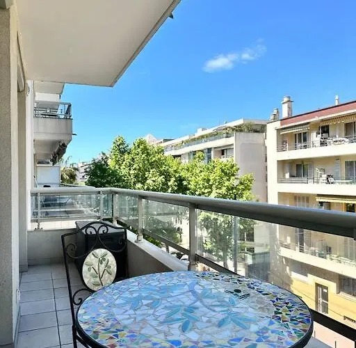 Cosy Holidays - Beach, Bars & Food At 10min Walk