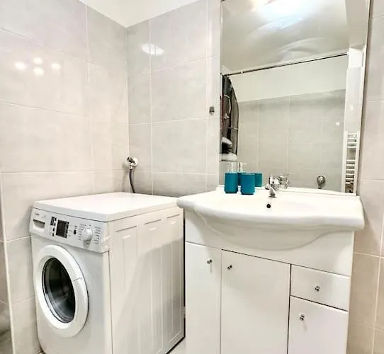 Cosy Holidays - Beach, Bars & Food At 10min Walk *